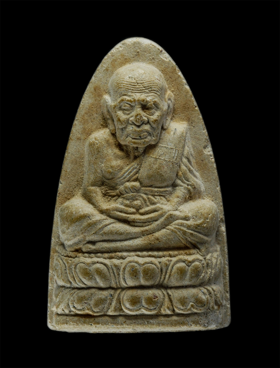 31Jul24 (16)P.jpg - หลวงปู่ทวดพิมพ์นั่งบัว หลังยันต์นะ ว.ล.ภ ปี2545 เนื้อผงพุทธคุณ ผงว่าน พระเก่าสวย มวลสารดี | https://kamulet.in.th